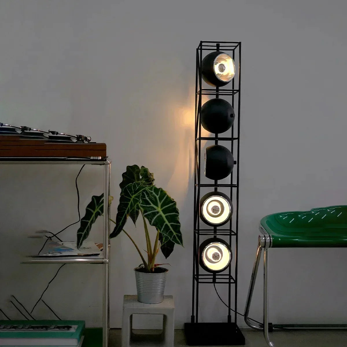 Nuvira – Lámpara de pie moderna y minimalista