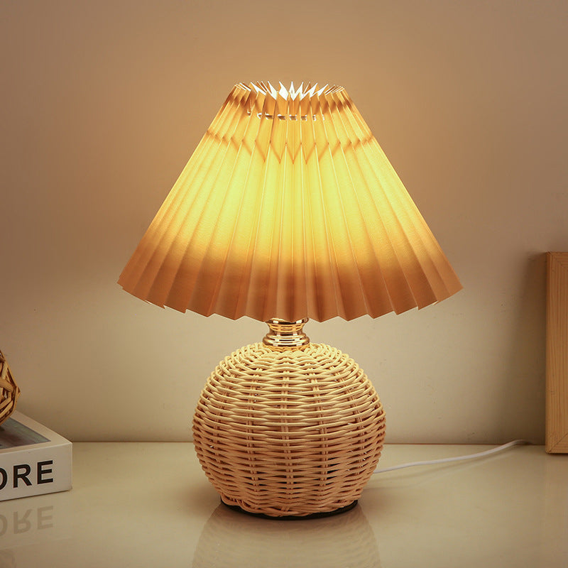 Aurevynn - Rattanstof Konisk LED Bordlampe
