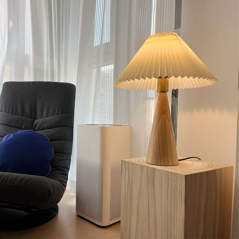 Zenori – Lampada da Tavolo LED in Legno Minimalista con Tessuto Plissettato