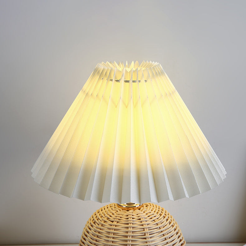 Aurevynn - Rattanstof Konisk LED Bordlampe