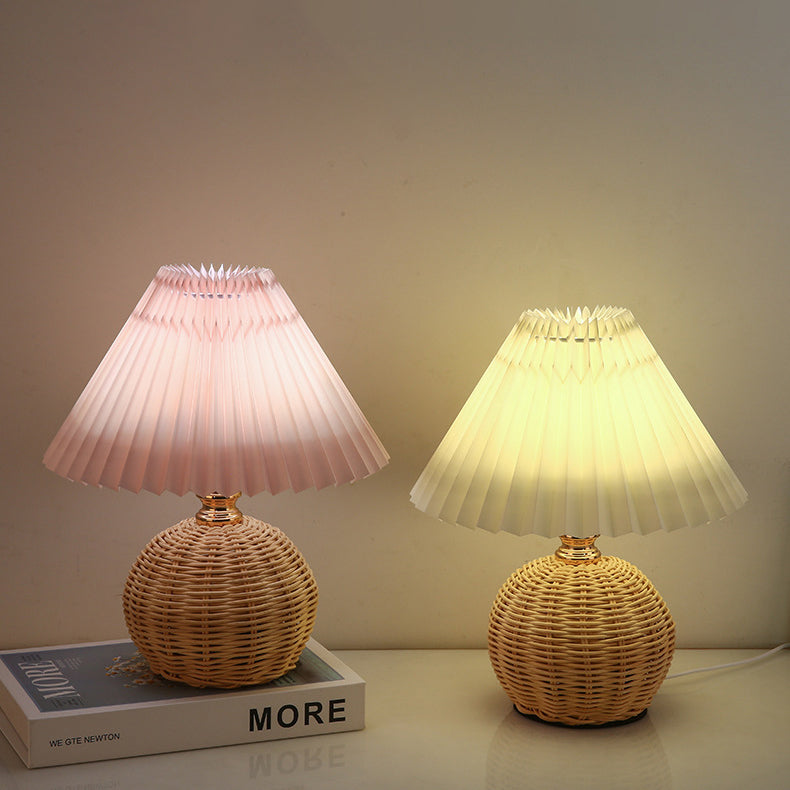 Aurevynn - Rattanstof Konisk LED Bordlampe