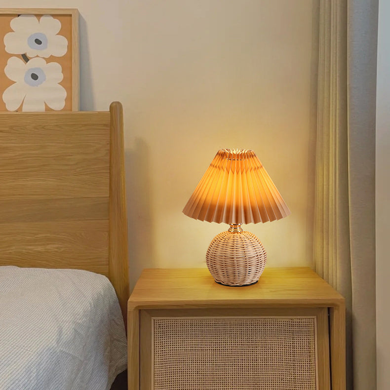 Aurevynn - Rattanstof Konisk LED Bordlampe