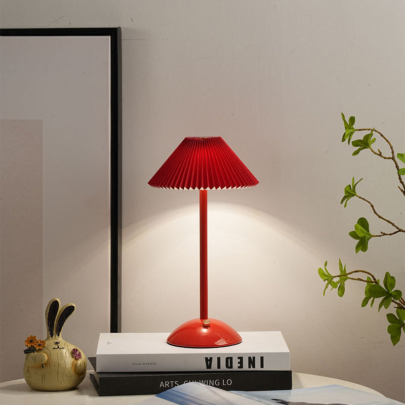 Lunvra - Lampada da tavolo con paralume conico in ottone