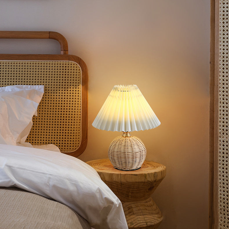 Aurevynn - Rattanstof Konisk LED Bordlampe
