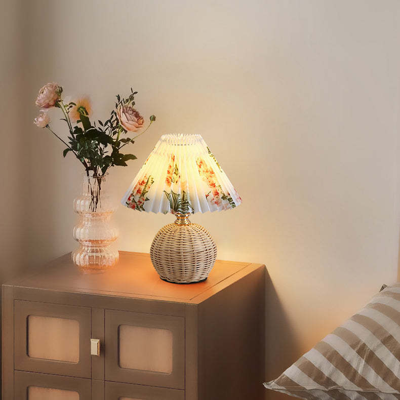 Aurevynn - Rattanstof Konisk LED Bordlampe