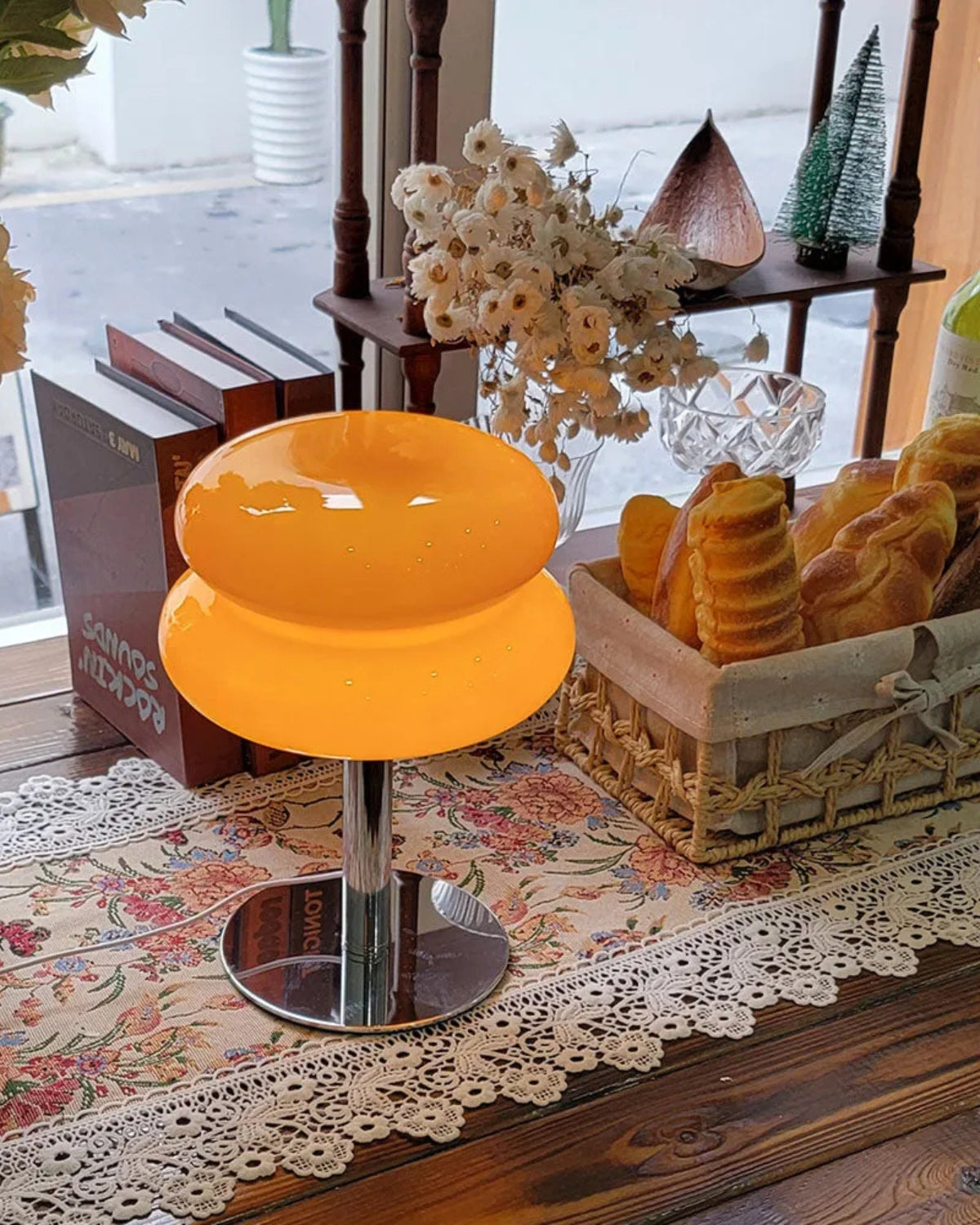 Haluvien – Elegantní stolní lampa z kovu a skla pro útulnou a stylovou atmosféru