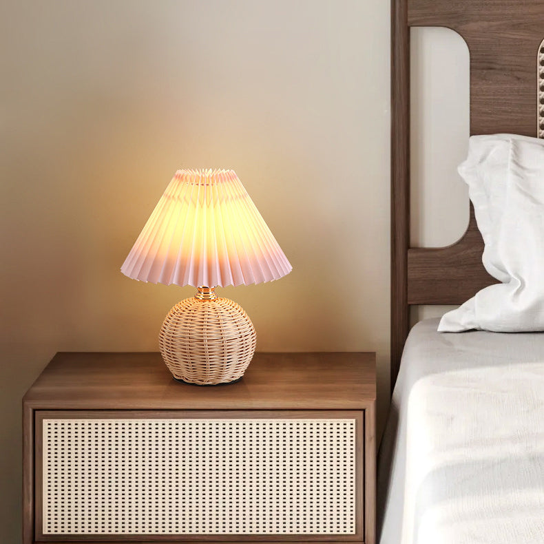 Aurevynn - Rattanstof Konisk LED Bordlampe