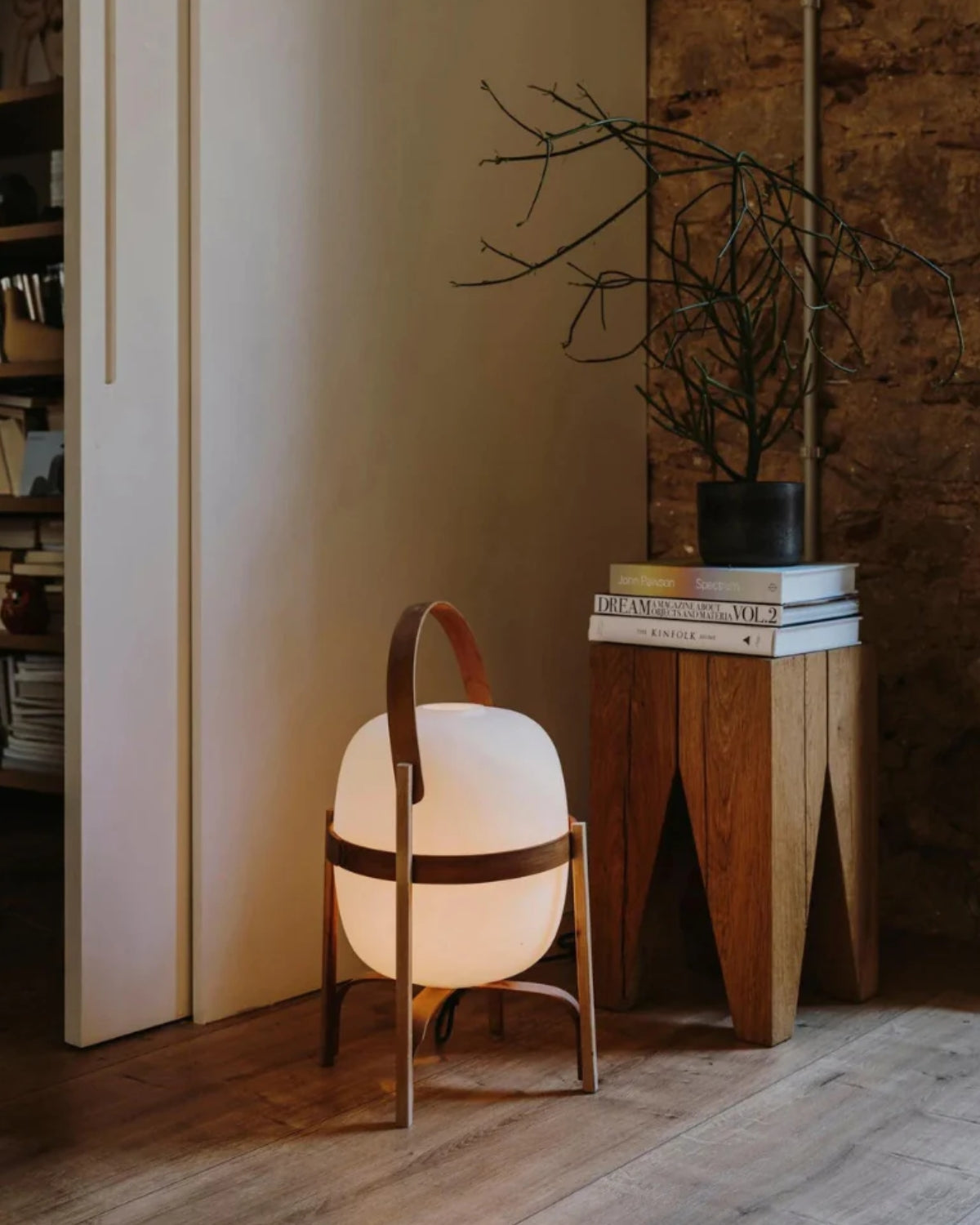 Stellavyn – Lámpara de mesa elegante de vidrio y madera