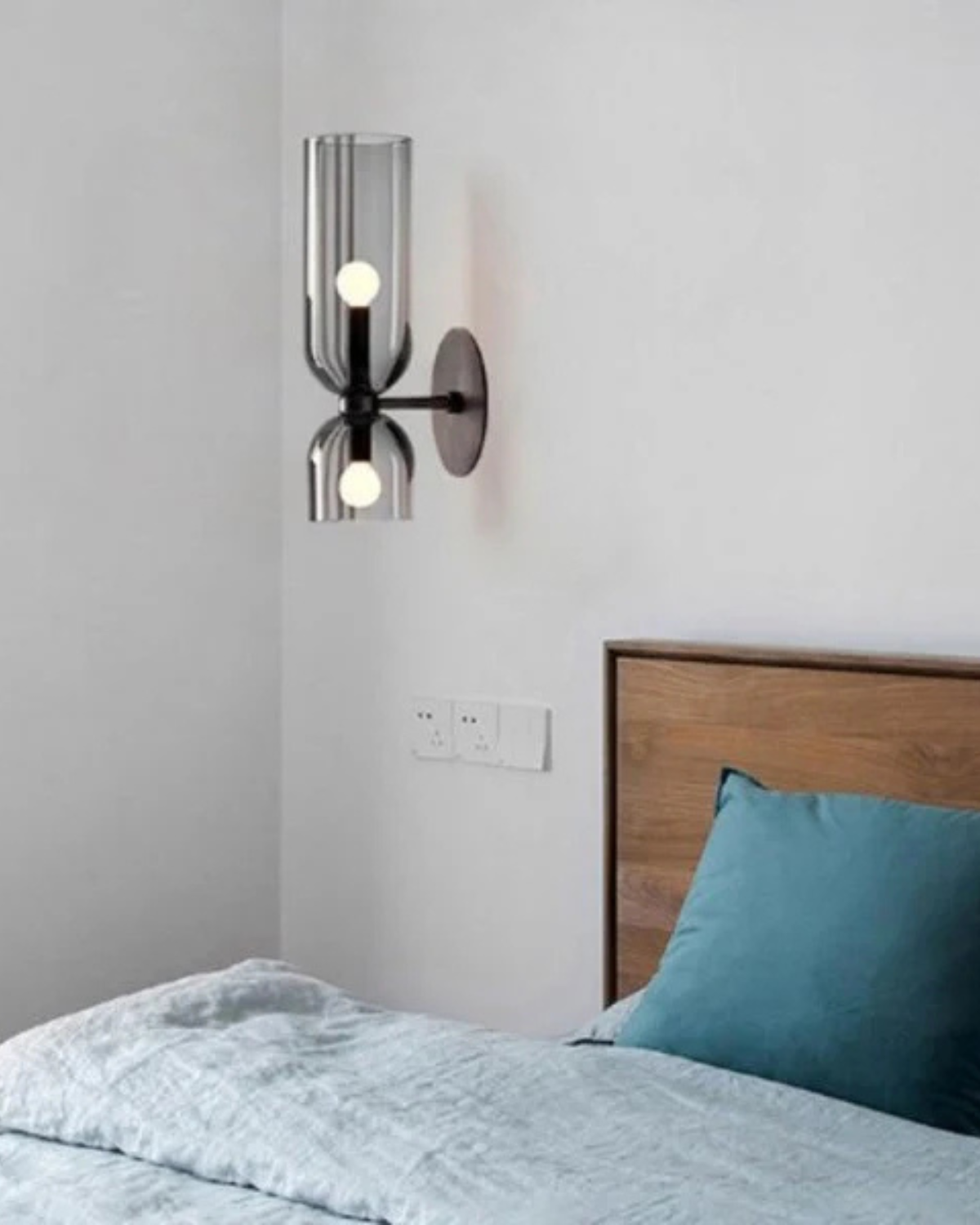 Eternellea – Modern Glass and Iron Wall Lamp