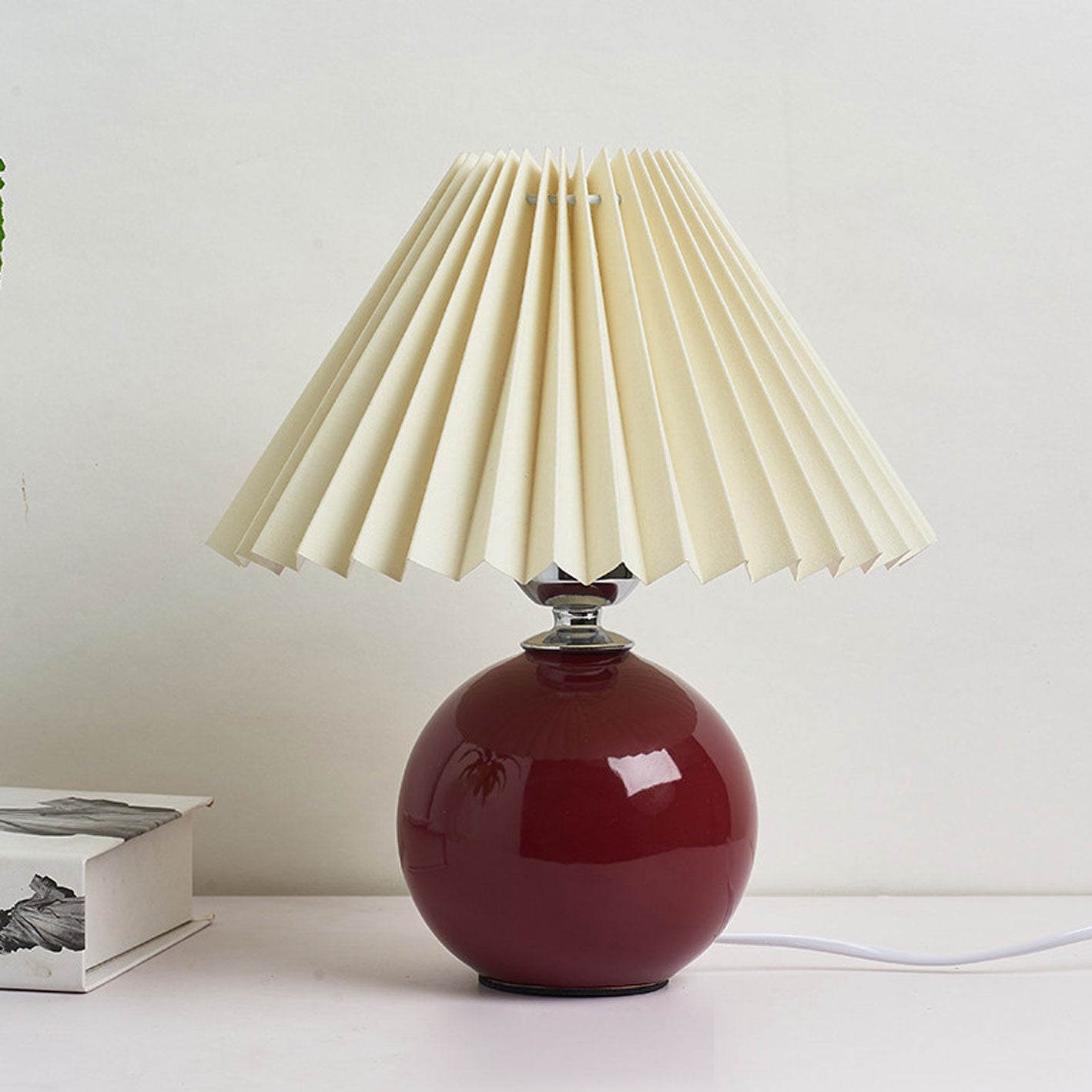 Lasson – Lampada da Tavolo Pieghettata in Ceramica Nordica a Luce Singola