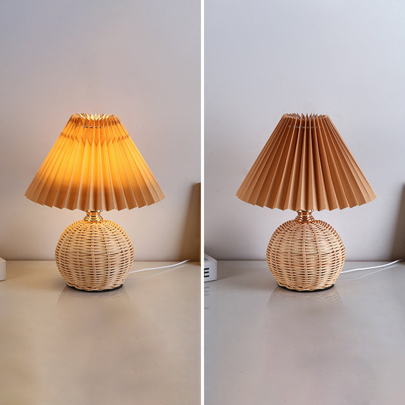 Aurevynn - Rattanstof Konisk LED Bordlampe