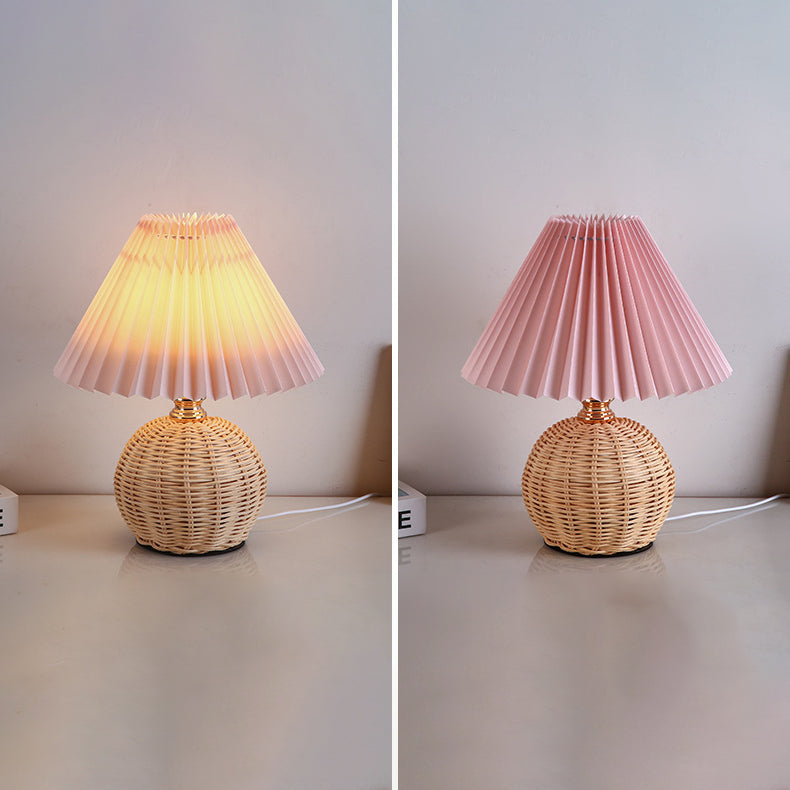 Aurevynn - Rattanstof Konisk LED Bordlampe