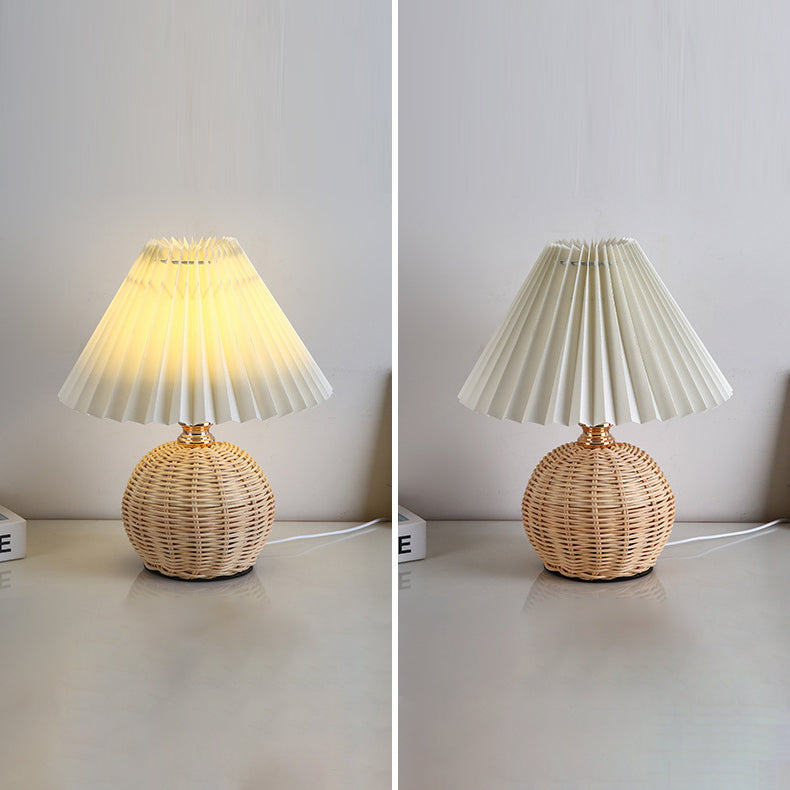 Aurevynn - Rattanstof Konisk LED Bordlampe