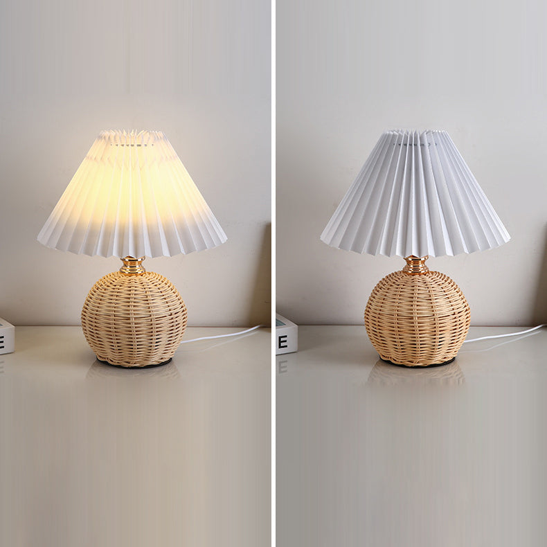 Aurevynn - Rattanstof Konisk LED Bordlampe