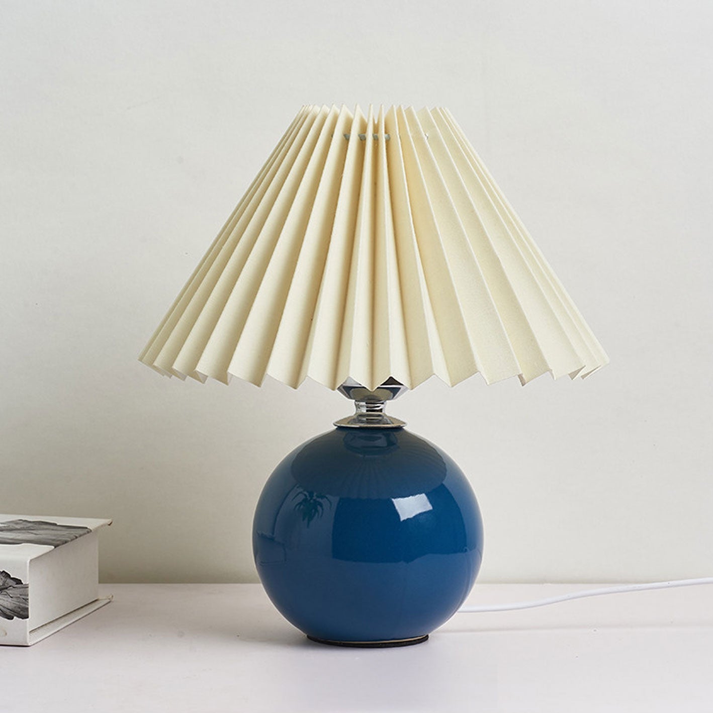 Lasson – Lampada da Tavolo Pieghettata in Ceramica Nordica a Luce Singola