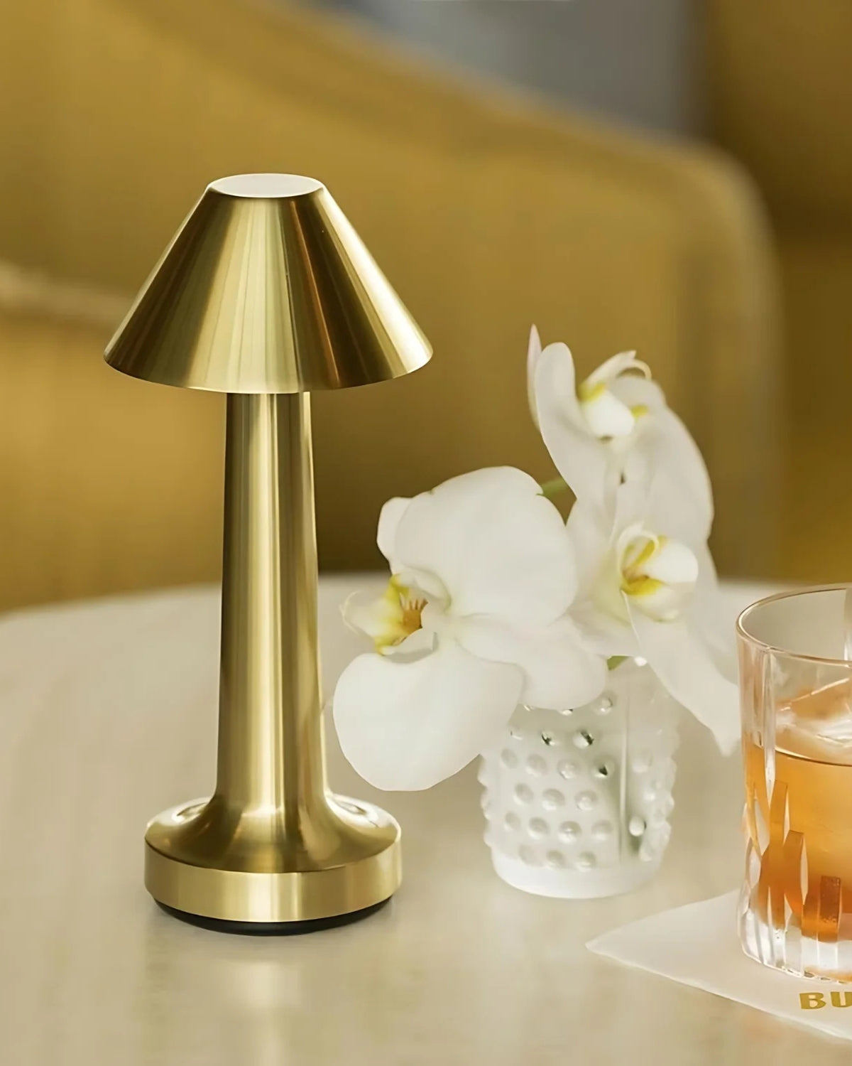 Elarayne - Tidløs Bordlampe med Lys