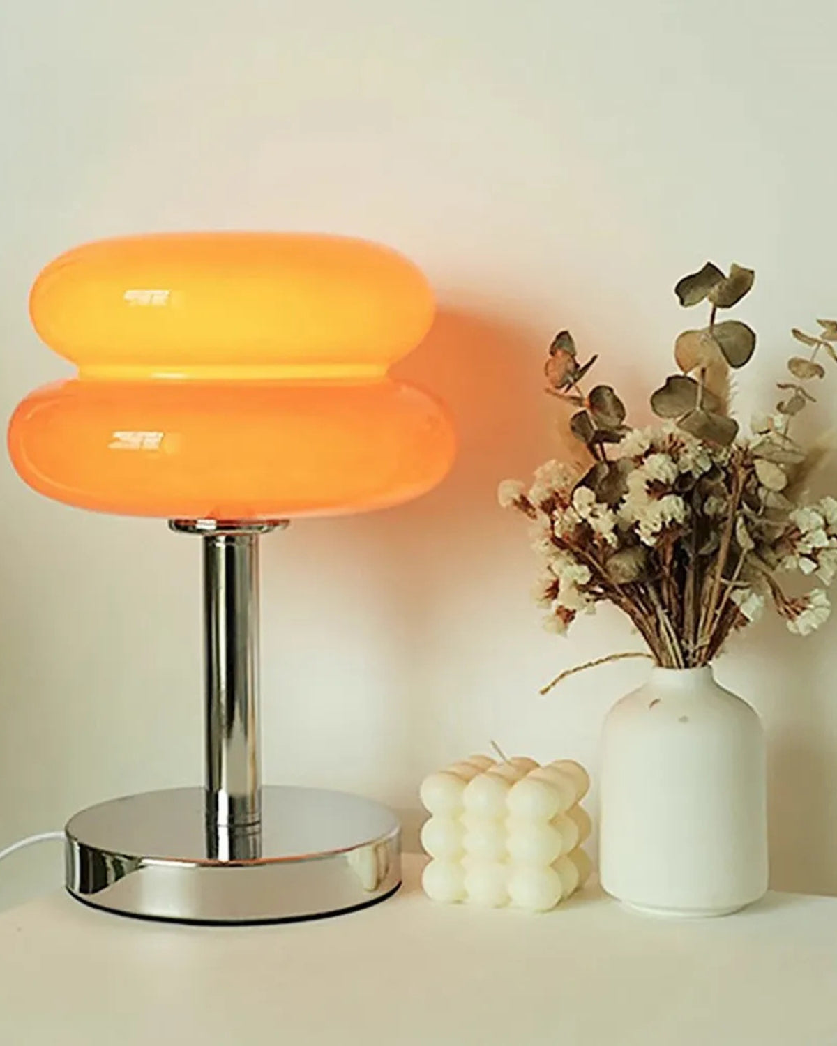 Haluvien – Elegantní stolní lampa z kovu a skla pro útulnou a stylovou atmosféru