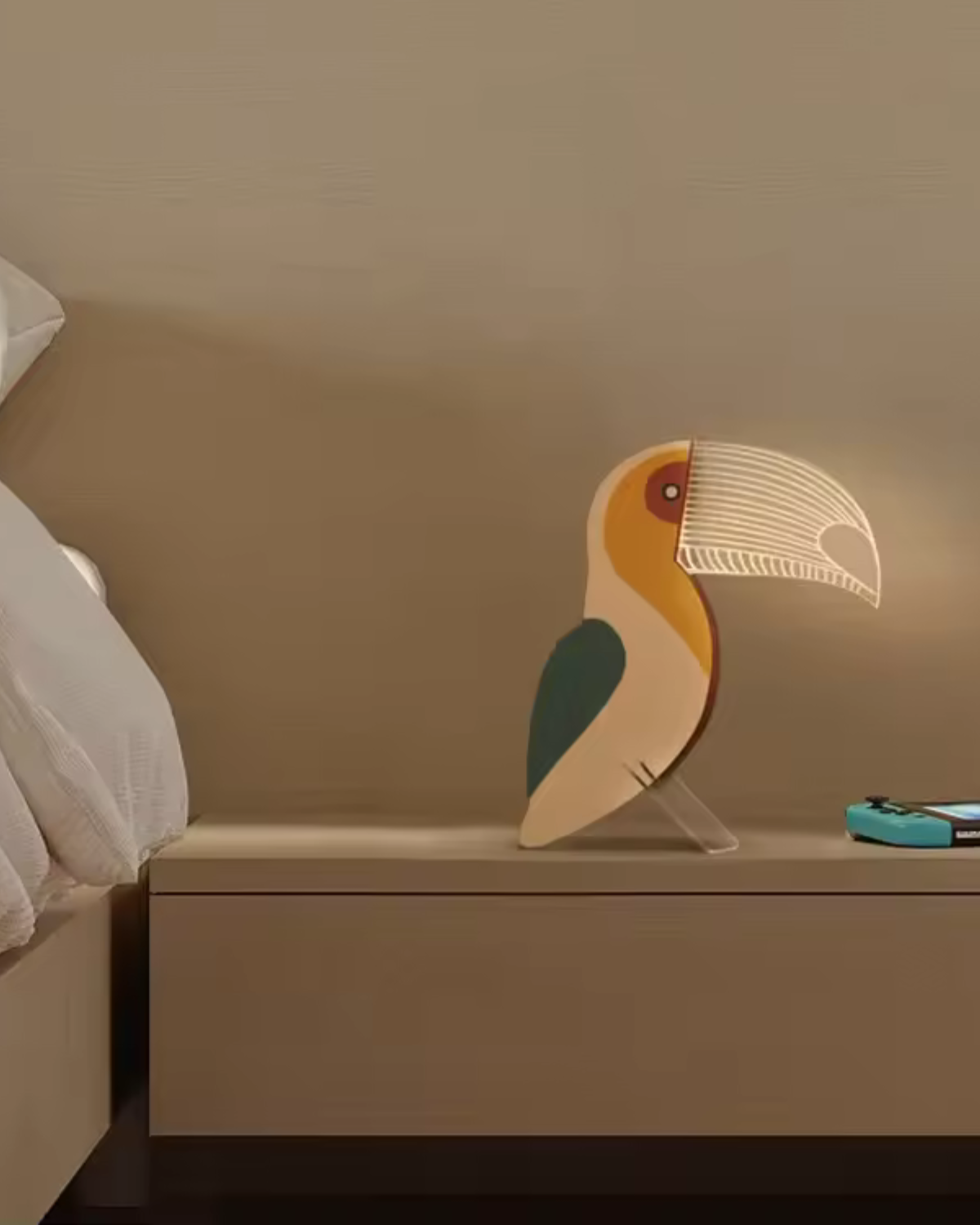 Toucaryn – Lámpara de Mesa USB Inspirada en la Naturaleza con Luz Cálida y Diseño Ecológico de Madera de Abedul