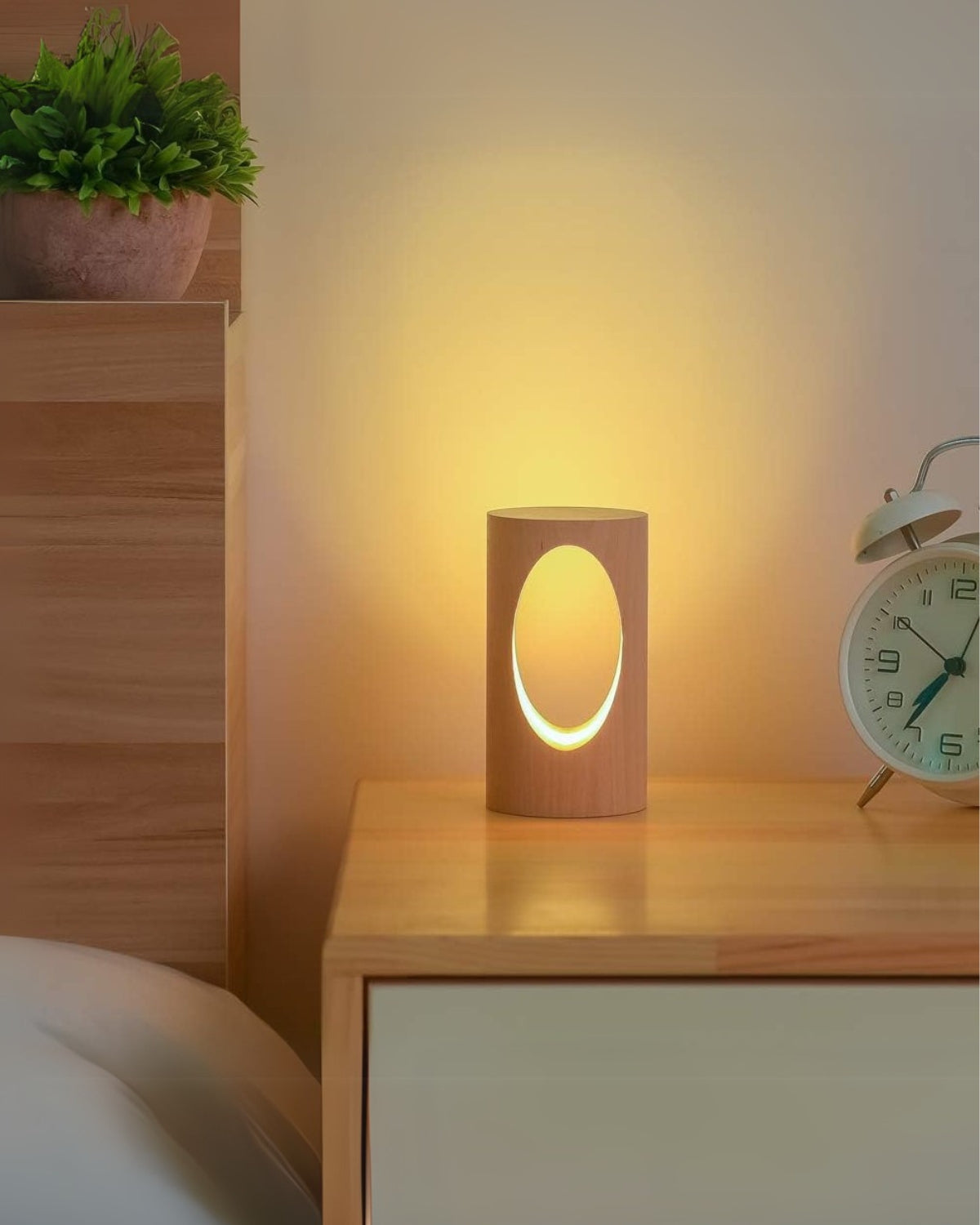 Solvara – Elegantní dřevěná stolní lampa s LED světlem