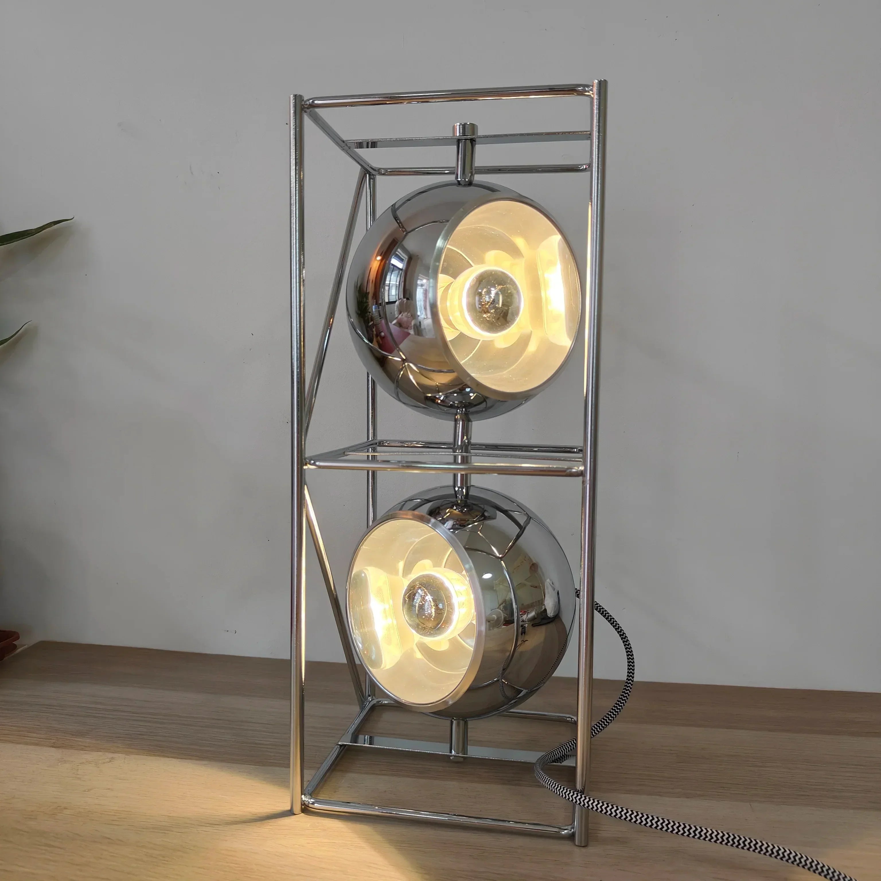 Nuvira – Lámpara de pie moderna y minimalista