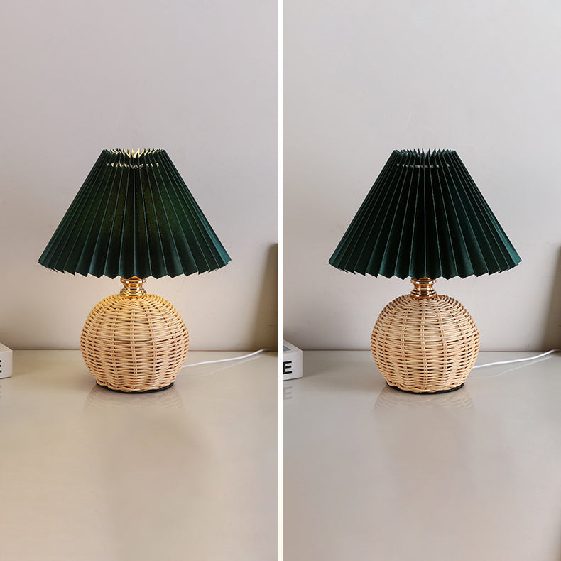 Aurevynn - Rattanstof Konisk LED Bordlampe
