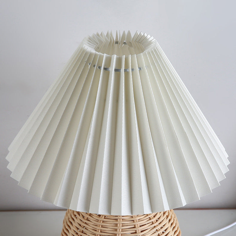 Aurevynn - Rattanstof Konisk LED Bordlampe