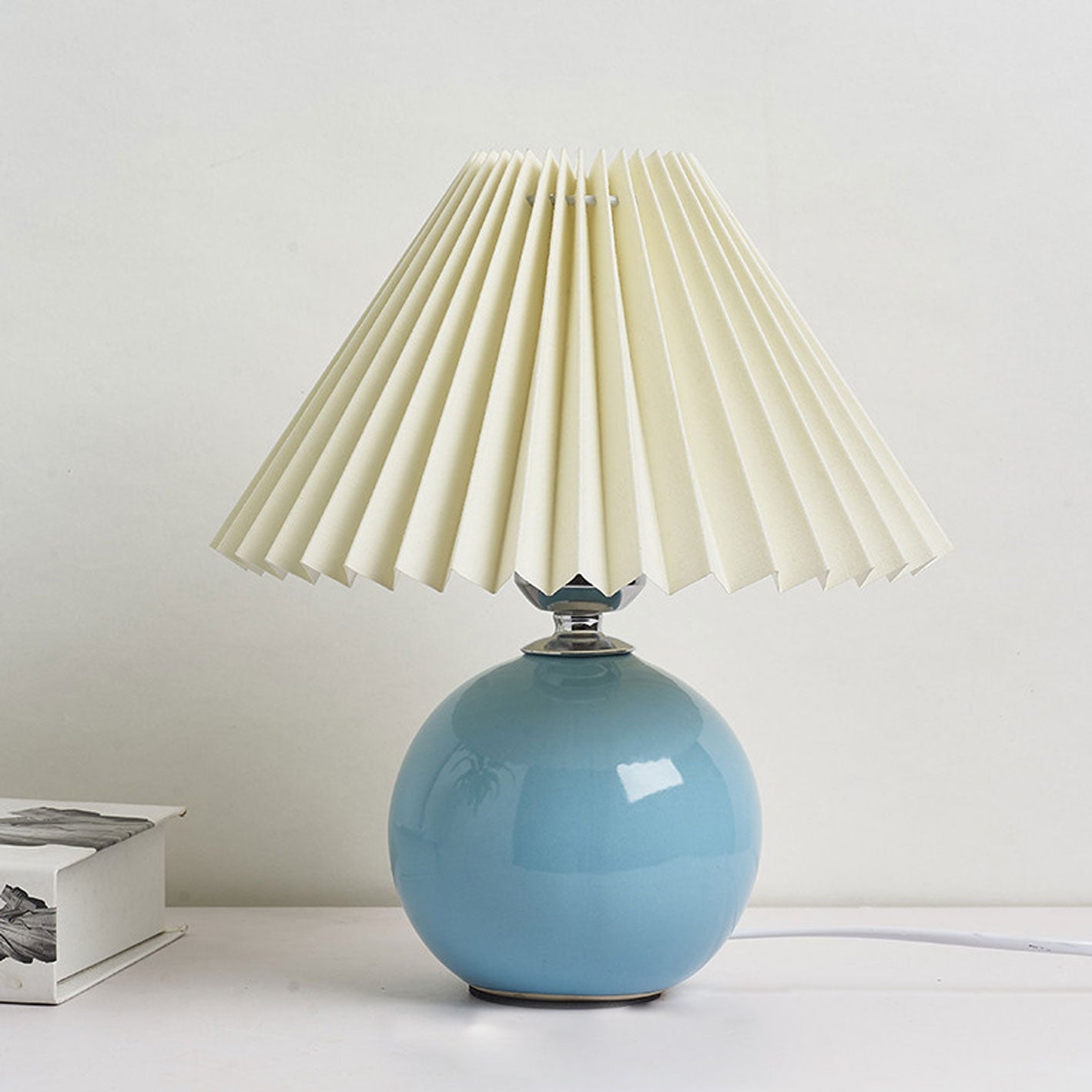 Lasson – Lampada da Tavolo Pieghettata in Ceramica Nordica a Luce Singola
