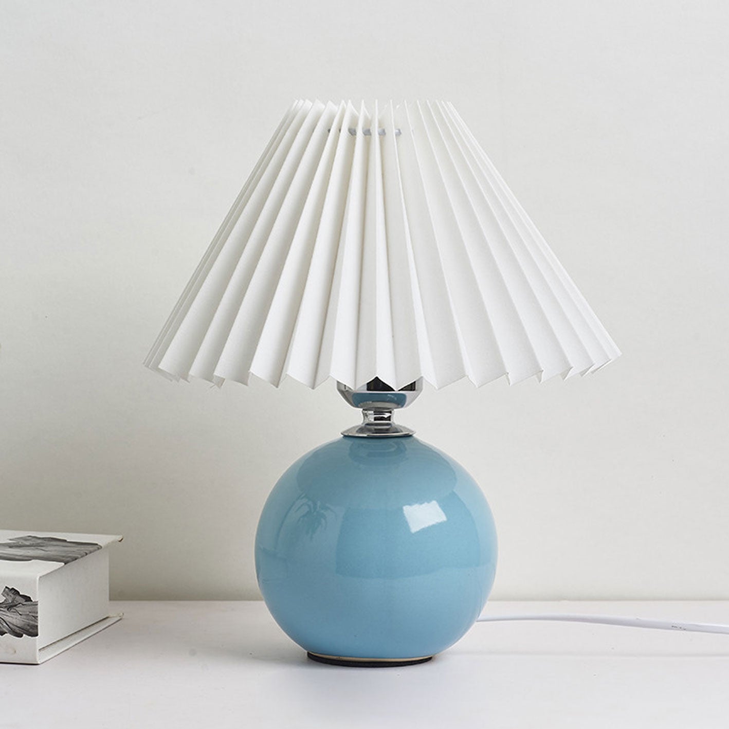 Lasson – Lampada da Tavolo Pieghettata in Ceramica Nordica a Luce Singola