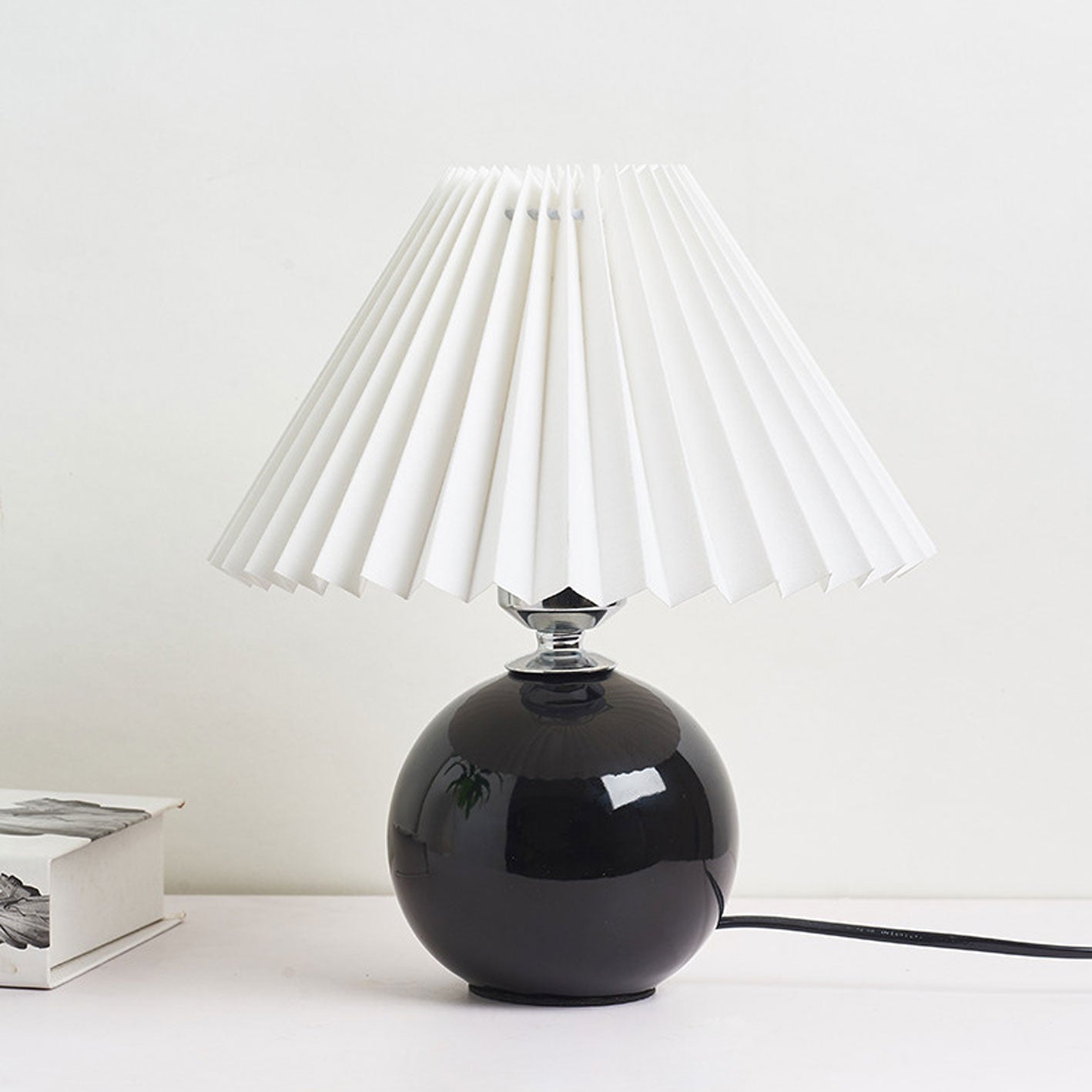 Lasson – Lampada da Tavolo Pieghettata in Ceramica Nordica a Luce Singola
