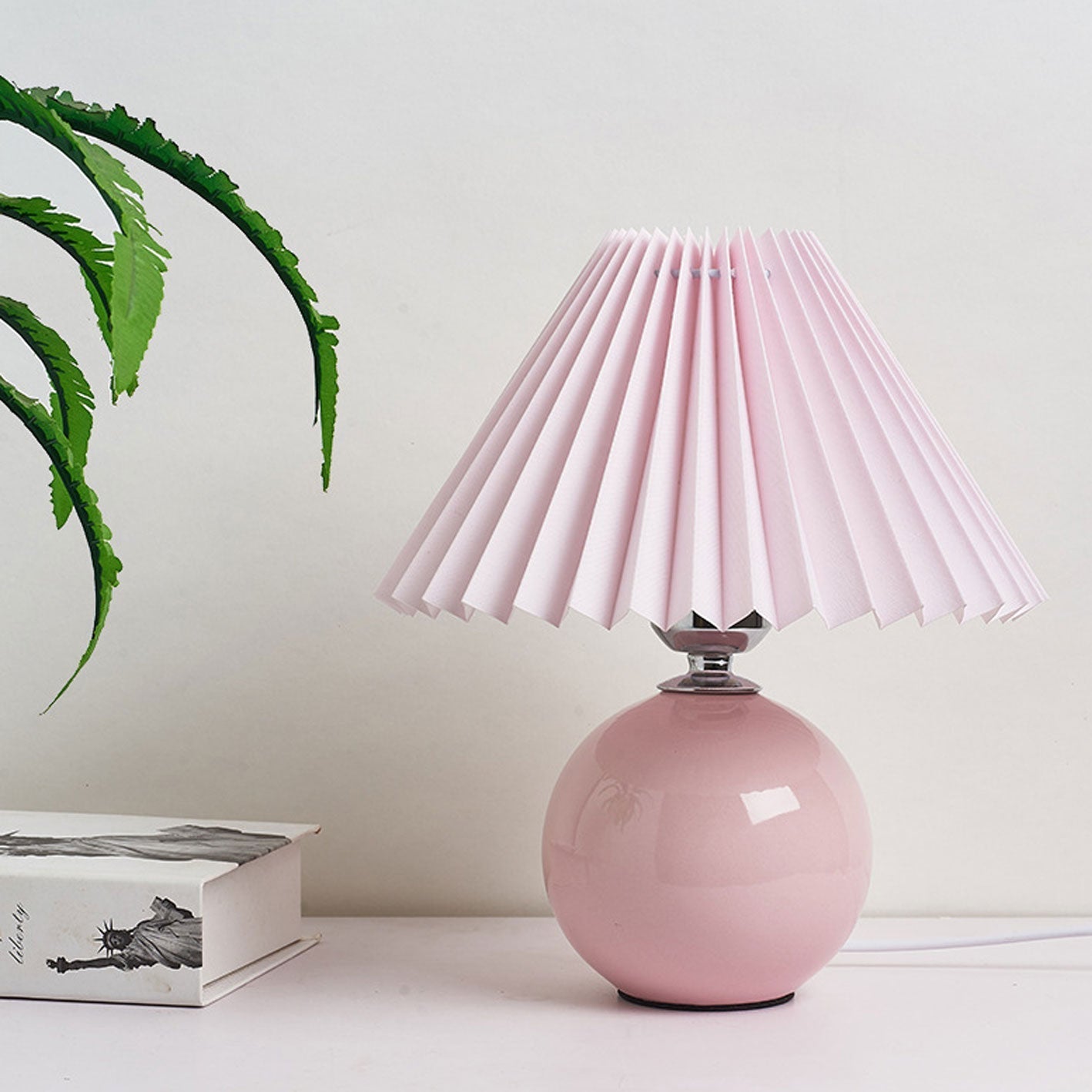 Lasson – Lampada da Tavolo Pieghettata in Ceramica Nordica a Luce Singola