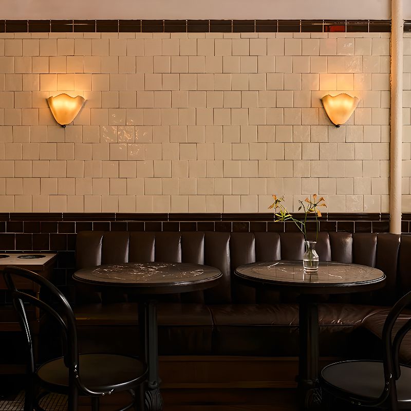 Virelli - Régi színes üveg szoknyás kagyló falilámpa