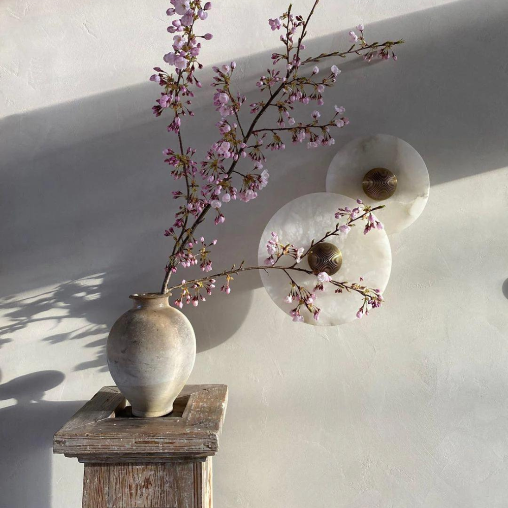 Alavara – Alabasterglans Minimalistisk Elegance Væglampe