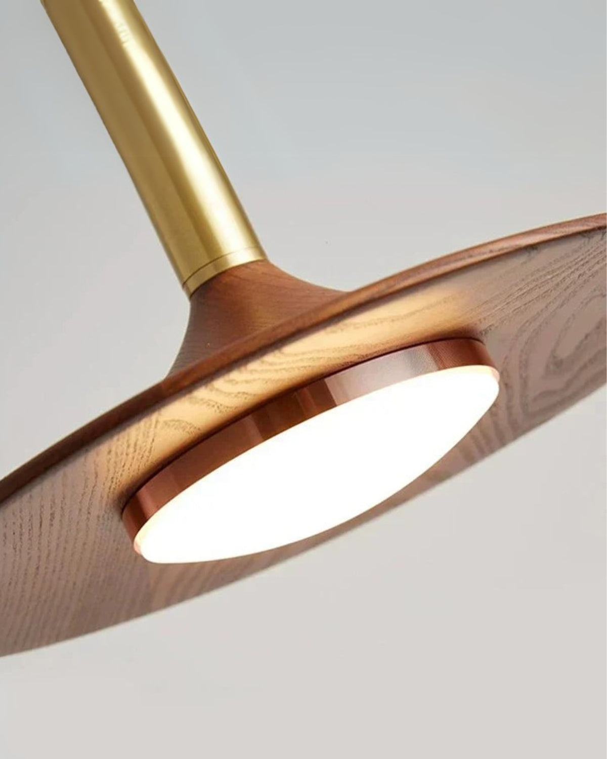 Solvyn – Zlaté moderní akcentní světlo