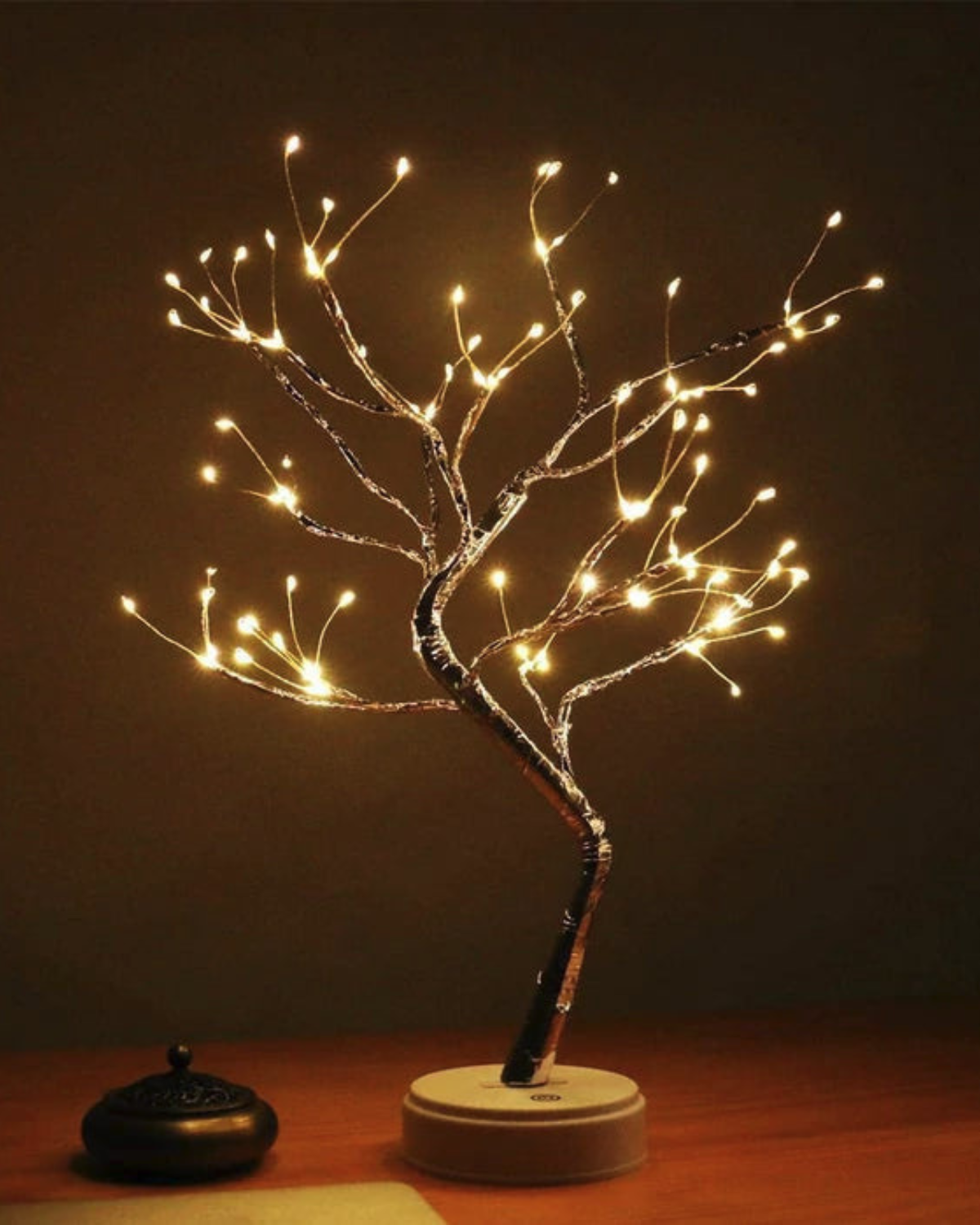 Aurelisque – Sculpture Élégante d'Arbre Doré