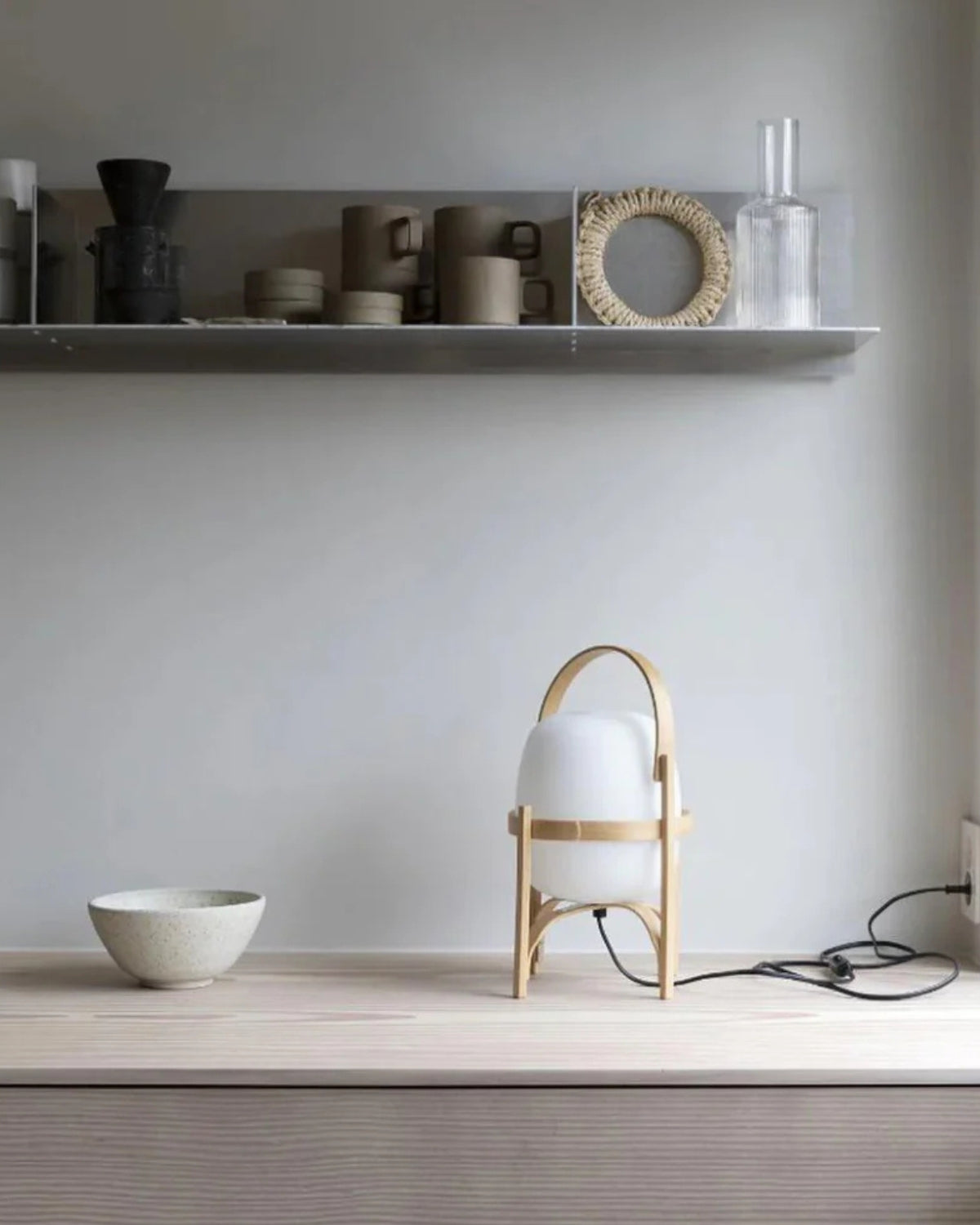 Stellavyn – Lámpara de mesa elegante de vidrio y madera