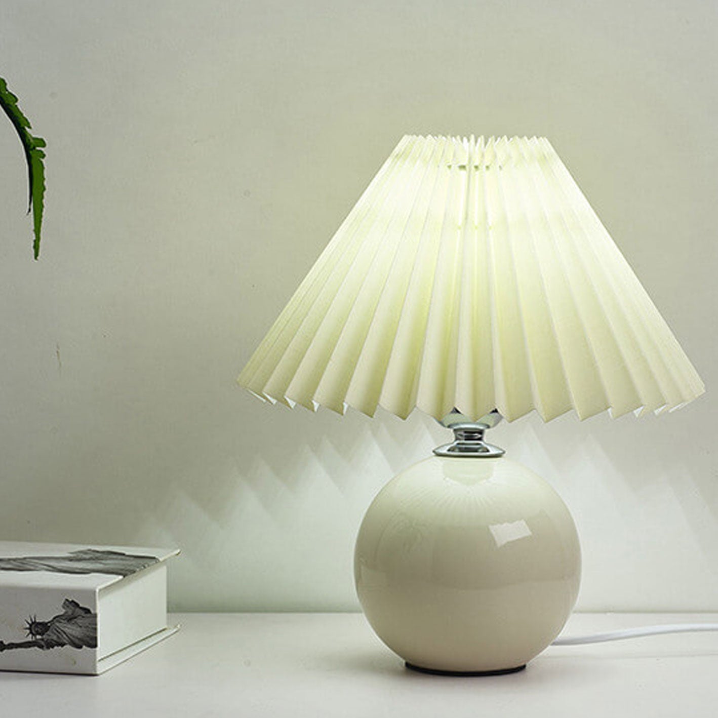 Lasson – Lampada da Tavolo Pieghettata in Ceramica Nordica a Luce Singola