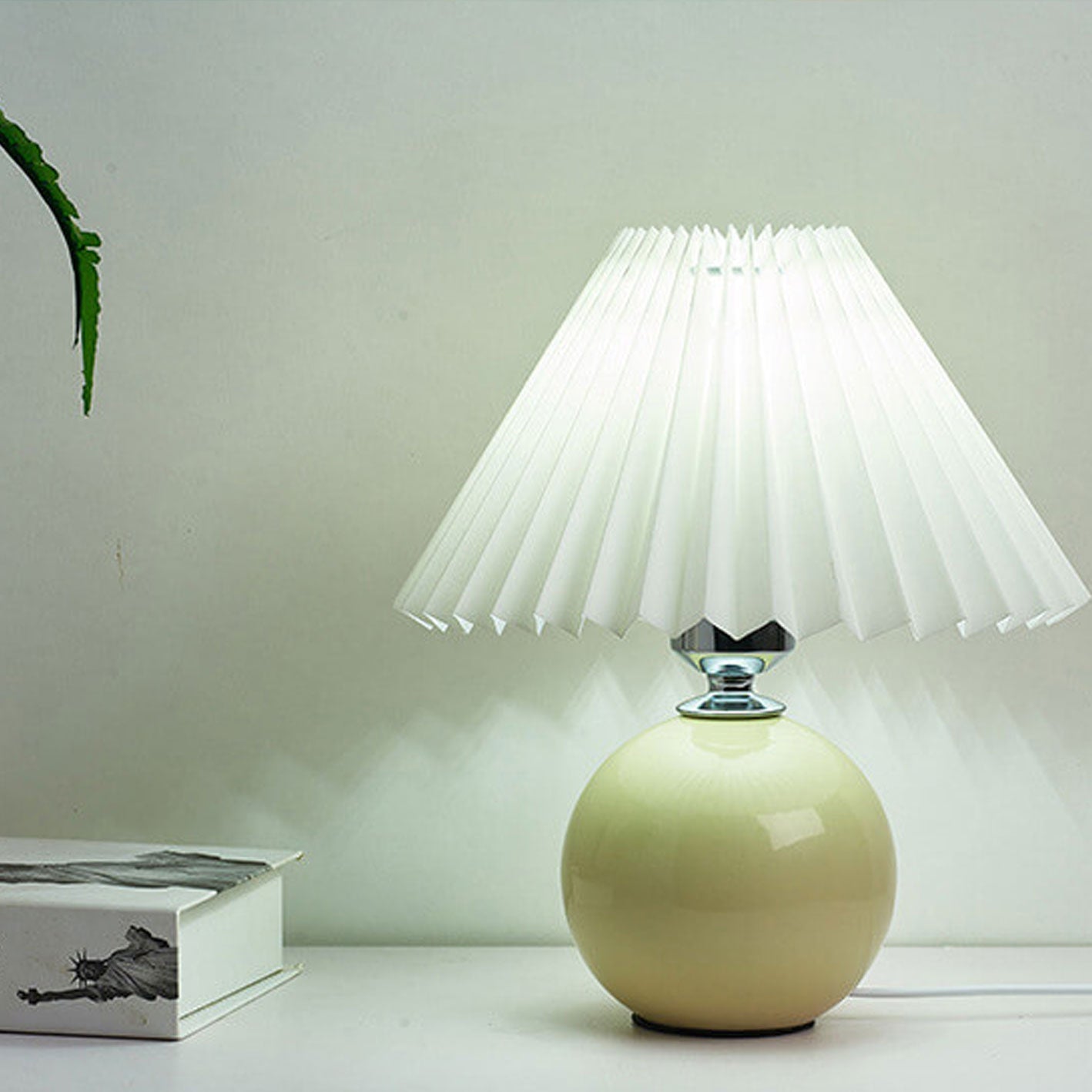 Lasson – Lampada da Tavolo Pieghettata in Ceramica Nordica a Luce Singola