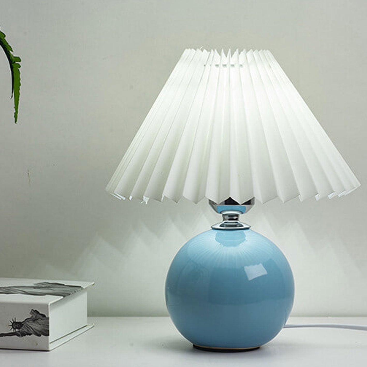 Lasson – Lampada da Tavolo Pieghettata in Ceramica Nordica a Luce Singola