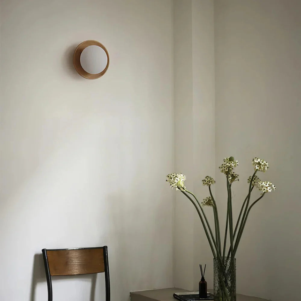 Lunowen – Nordisk Enkel Naturlig Træ LED Væglampe