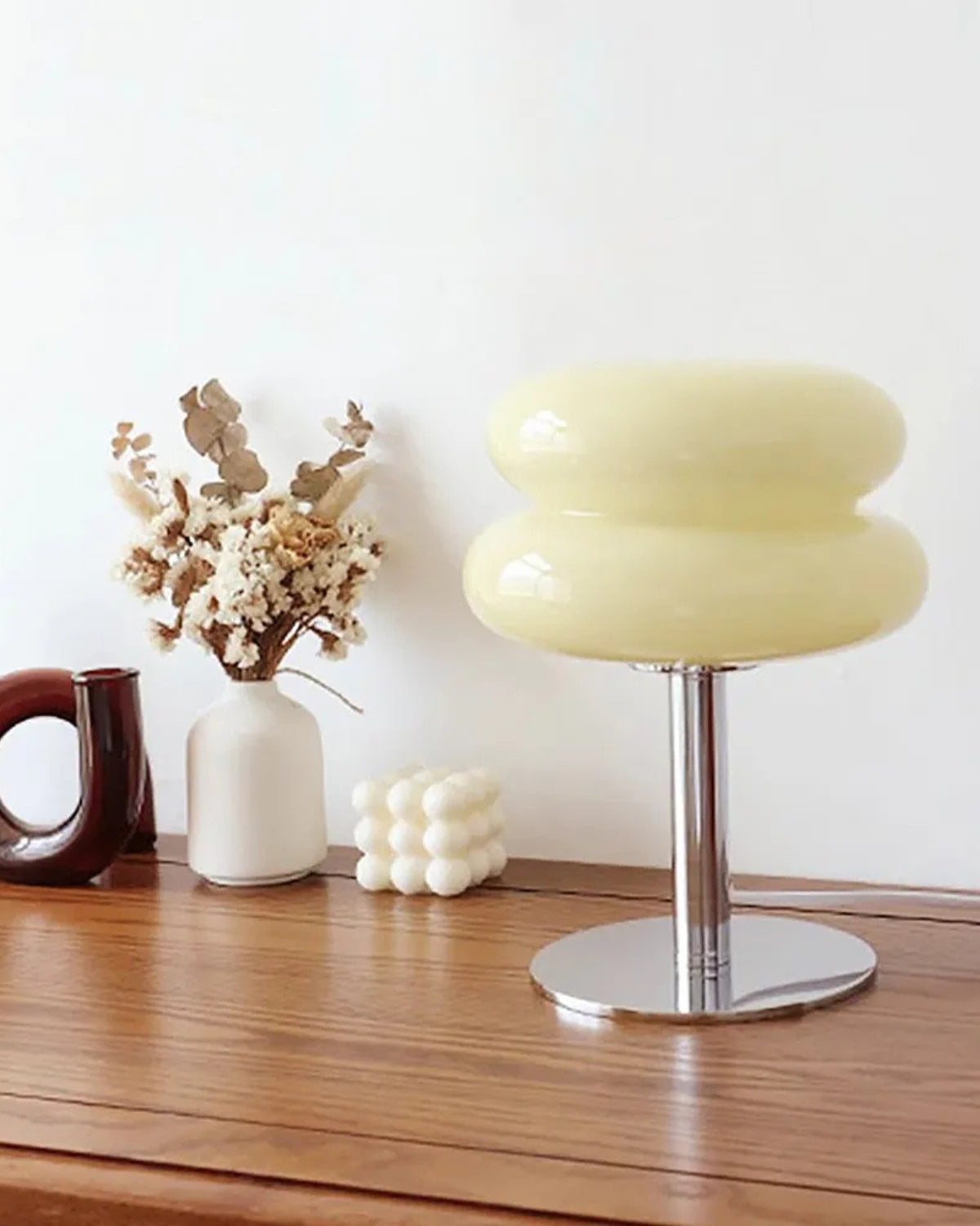 Haluvien – Elegantní stolní lampa z kovu a skla pro útulnou a stylovou atmosféru