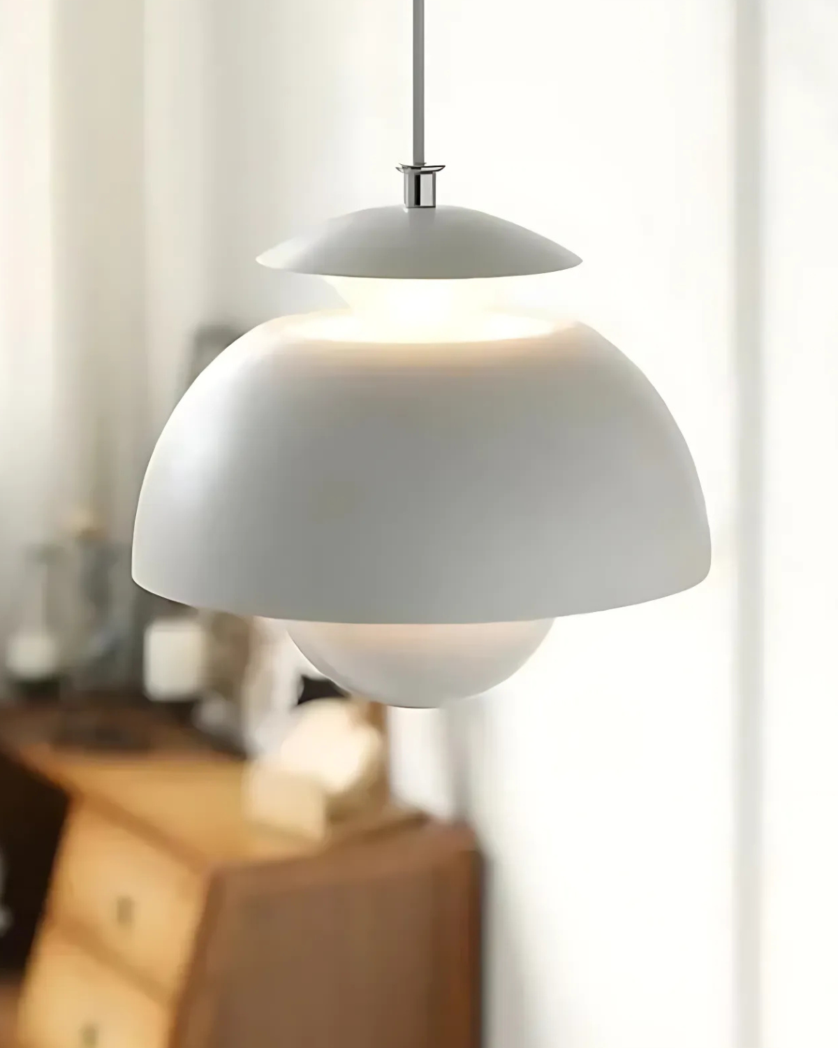 Serenil – Luce Moderna Sospesa a Bagliore