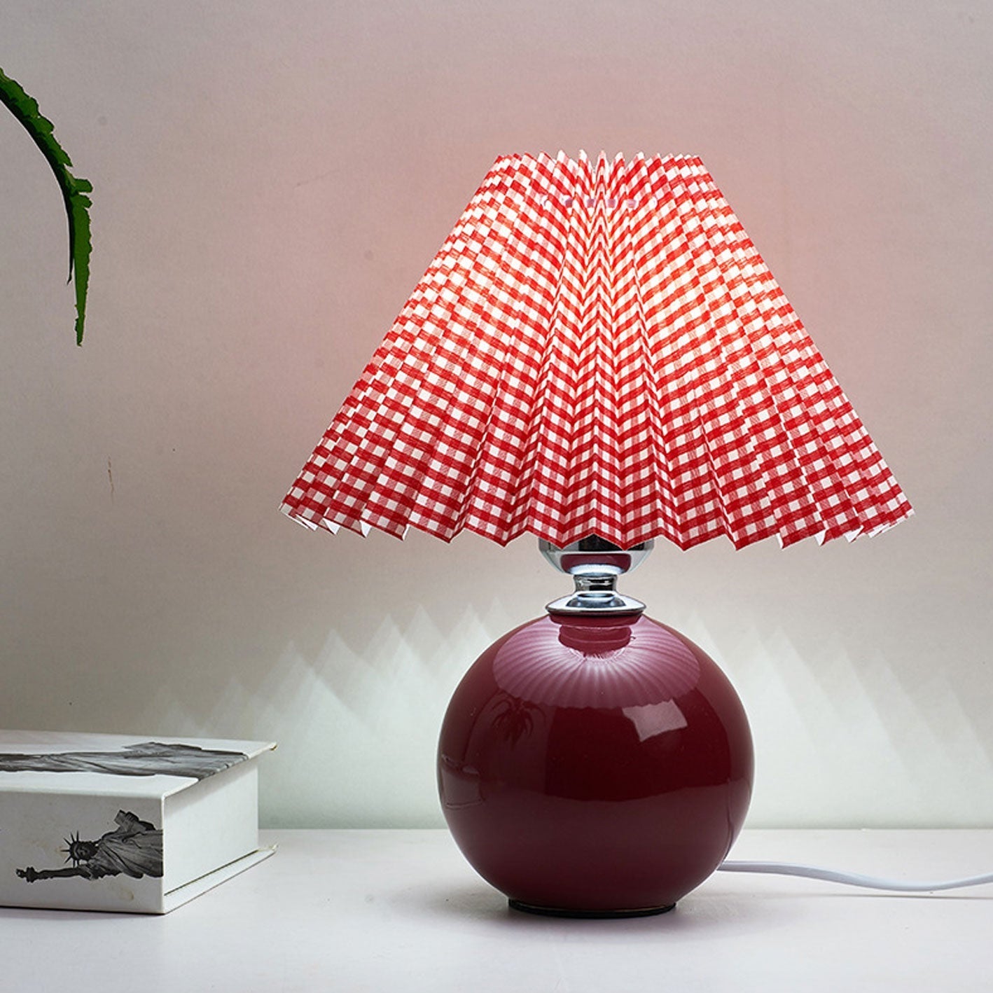 Lasson – Lampada da Tavolo Pieghettata in Ceramica Nordica a Luce Singola