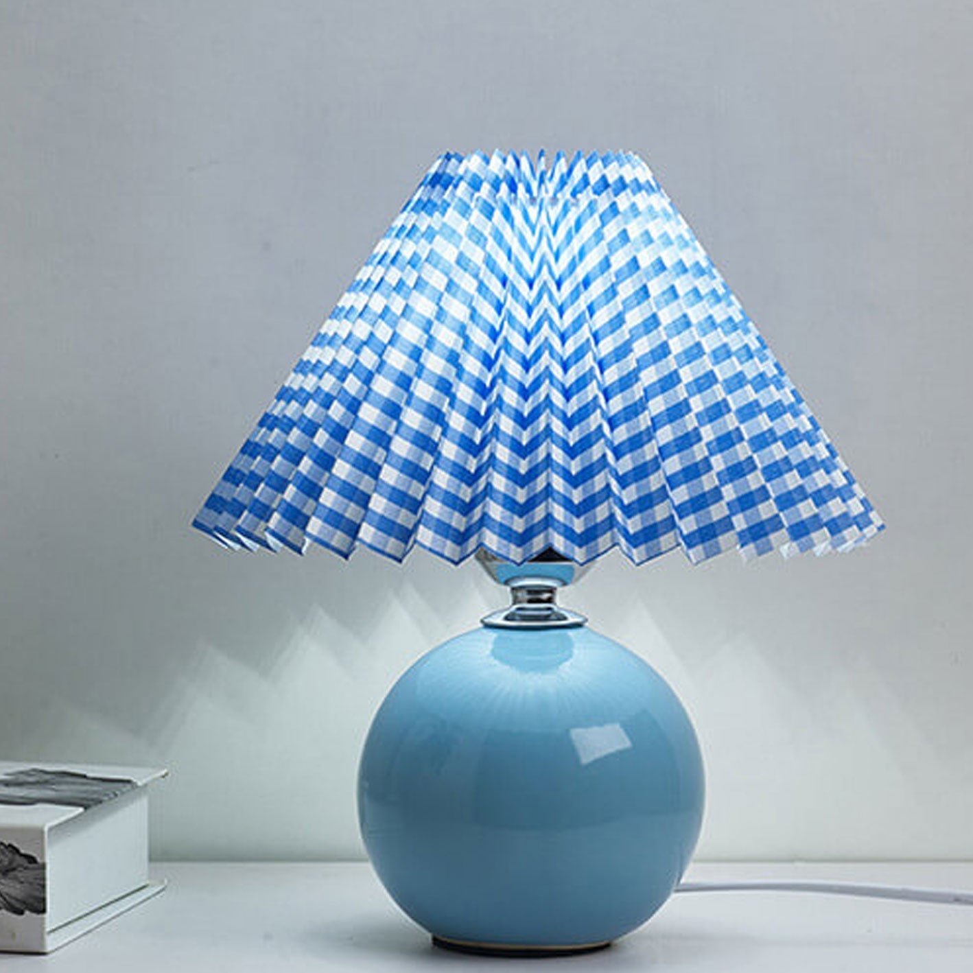Lasson – Lampada da Tavolo Pieghettata in Ceramica Nordica a Luce Singola