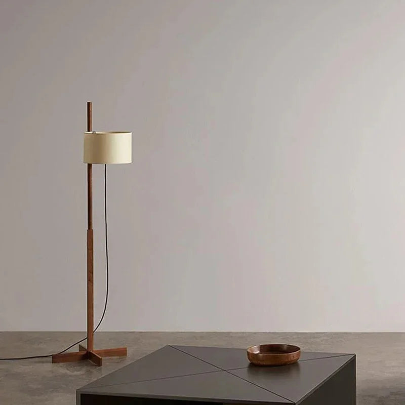 Luvera – Lampada da terra minimalista in quercia e bianco