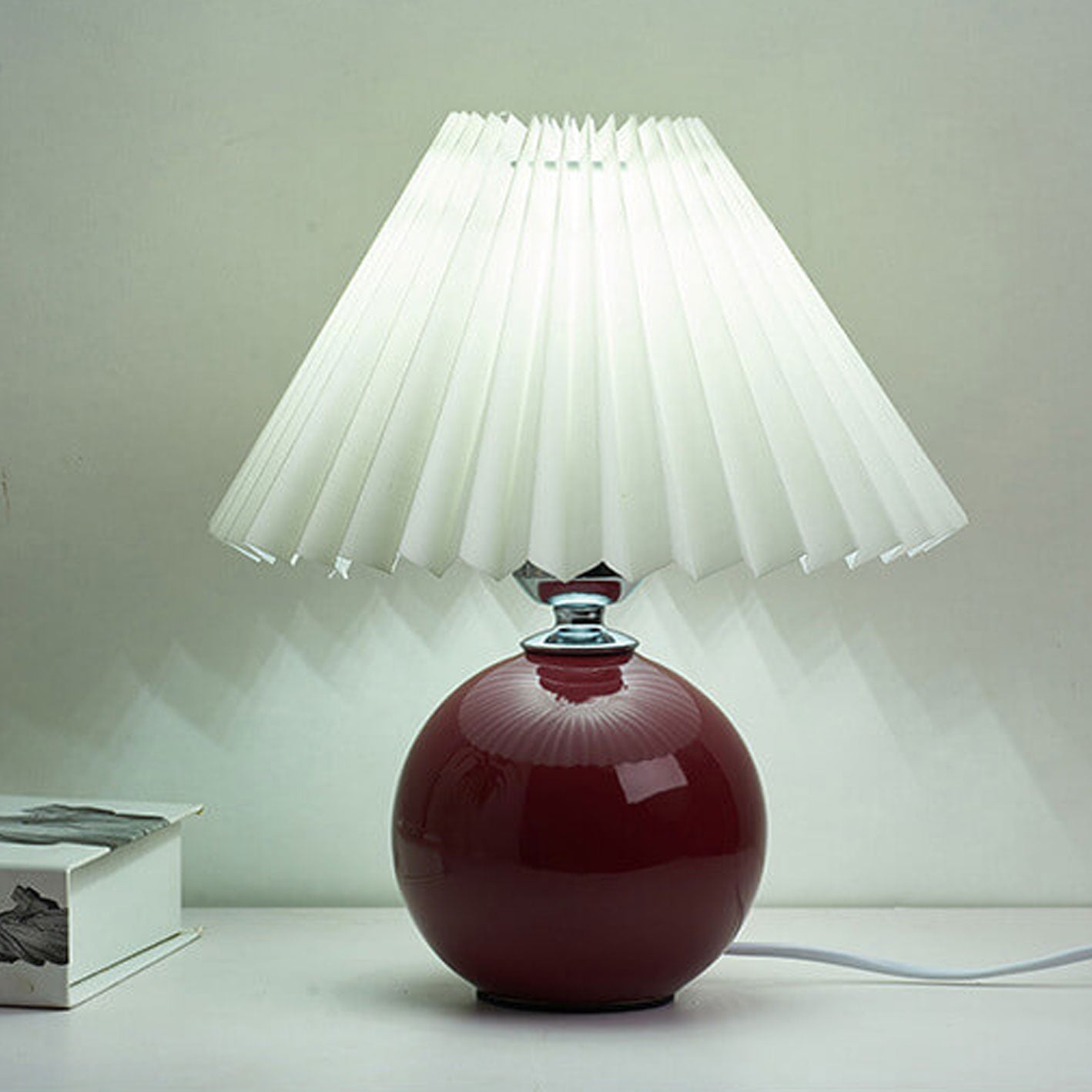 Lasson – Lampada da Tavolo Pieghettata in Ceramica Nordica a Luce Singola