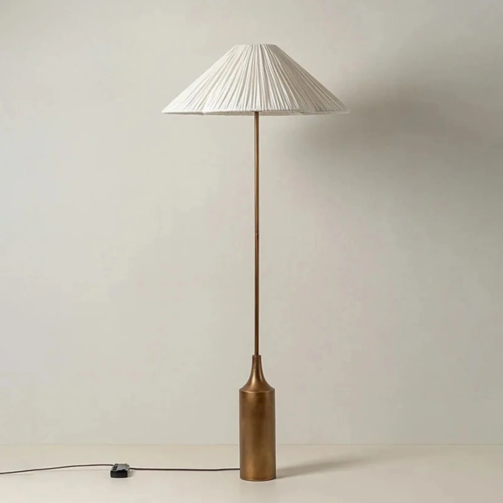 Rinai – Lampada da terra scultorea minimalista