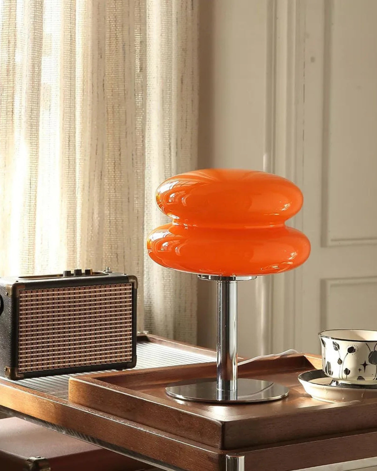 Haluvien – Elegantní stolní lampa z kovu a skla pro útulnou a stylovou atmosféru