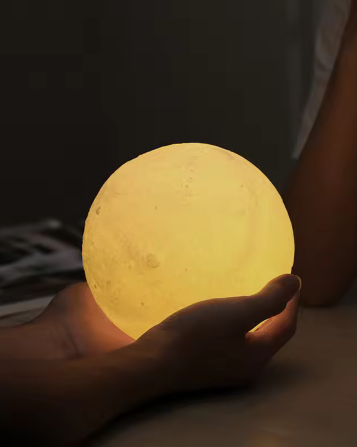 Elunari - Måneformet Bordlampe