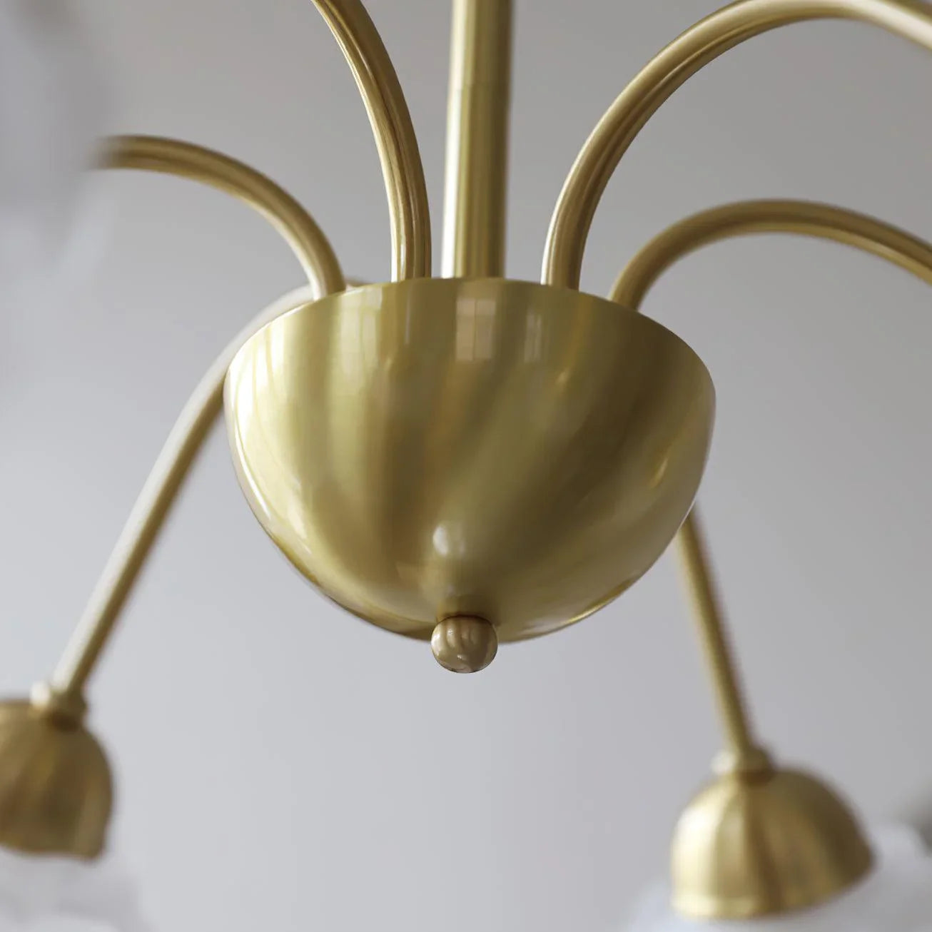 Rosavelle – Lámpara colgante escultórica inspirada en flores