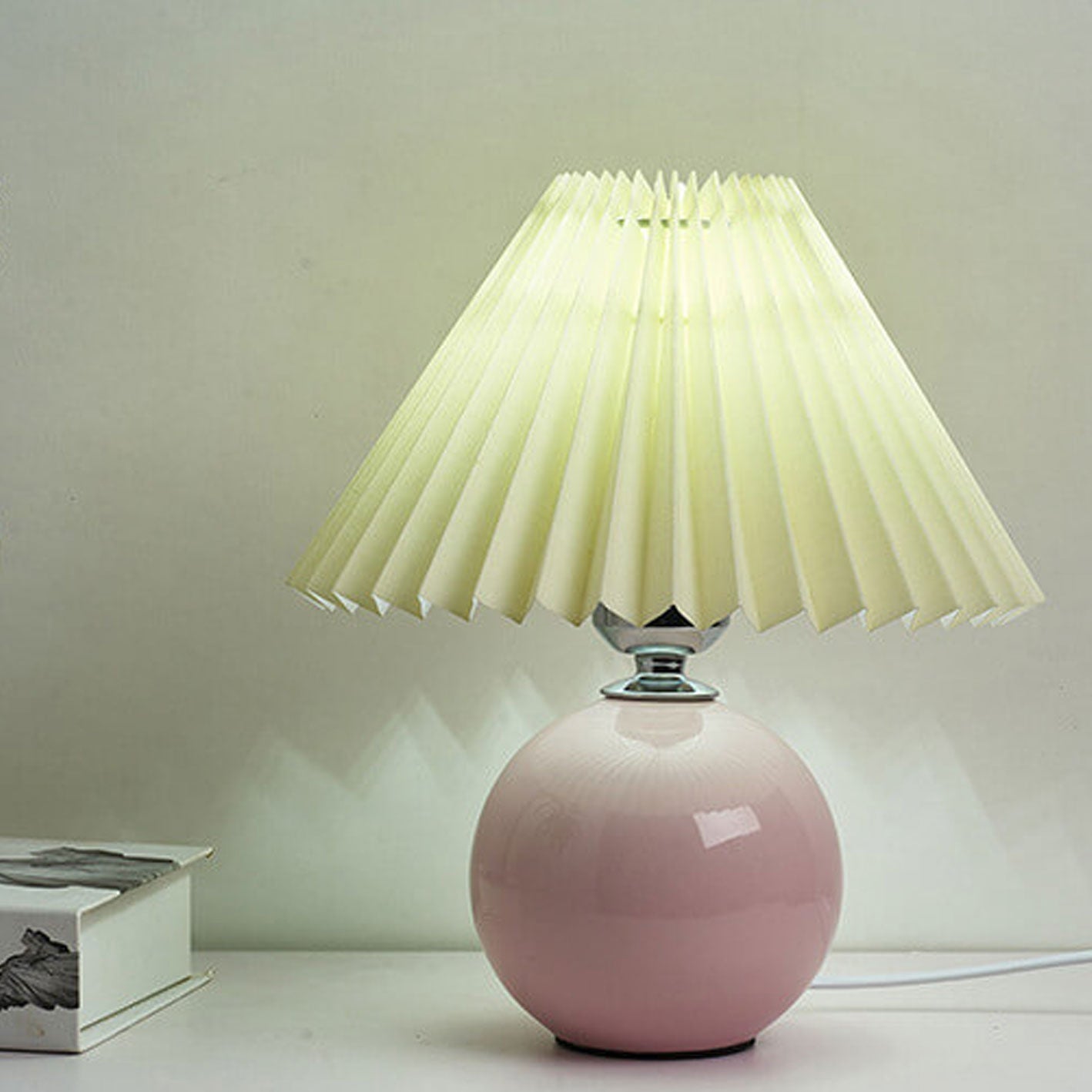 Lasson – Lampada da Tavolo Pieghettata in Ceramica Nordica a Luce Singola